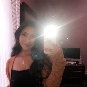 Meet your Posher, Ofelia